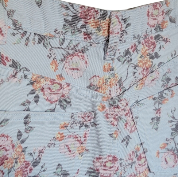 Cotton On Floral Baby Blue Shorts - Picture 4 of 7
